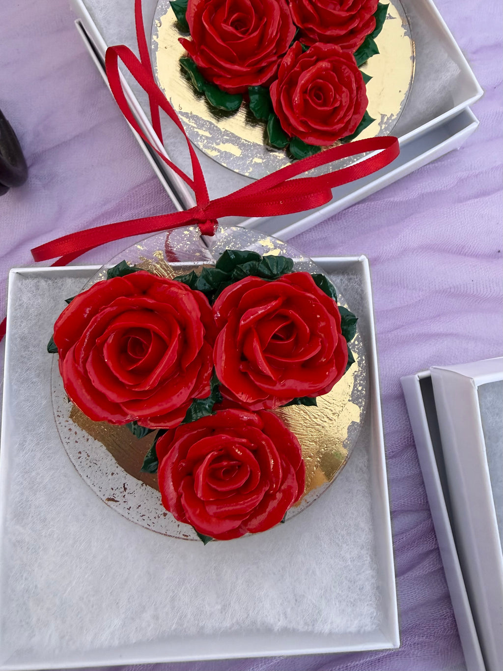 Ornaments: Red Rose Trio on Gold
